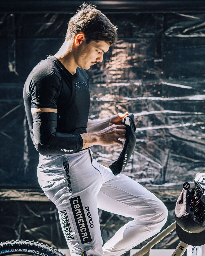 Gravity Elbow Pad | UNISEX PROTECTION | DHaRCO | Image 5 of 8