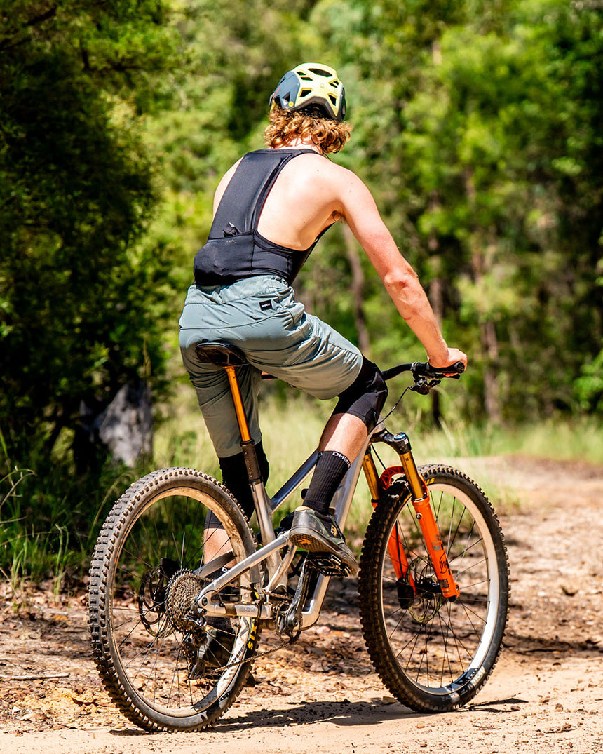 Mens Enduro Bib Kit | Including RHEON Central Back Protector | MENS PROTECTION | DHaRCO | Image 8 of 10