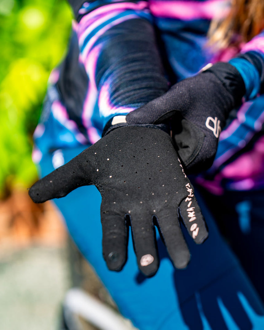 Womens Gravity Gloves | Black | WOMENS GLOVES | DHaRCO | Image 3 of 4
