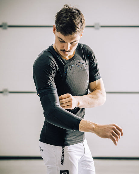Gravity Elbow Pad | UNISEX PROTECTION | DHaRCO | Image 1 of 8
